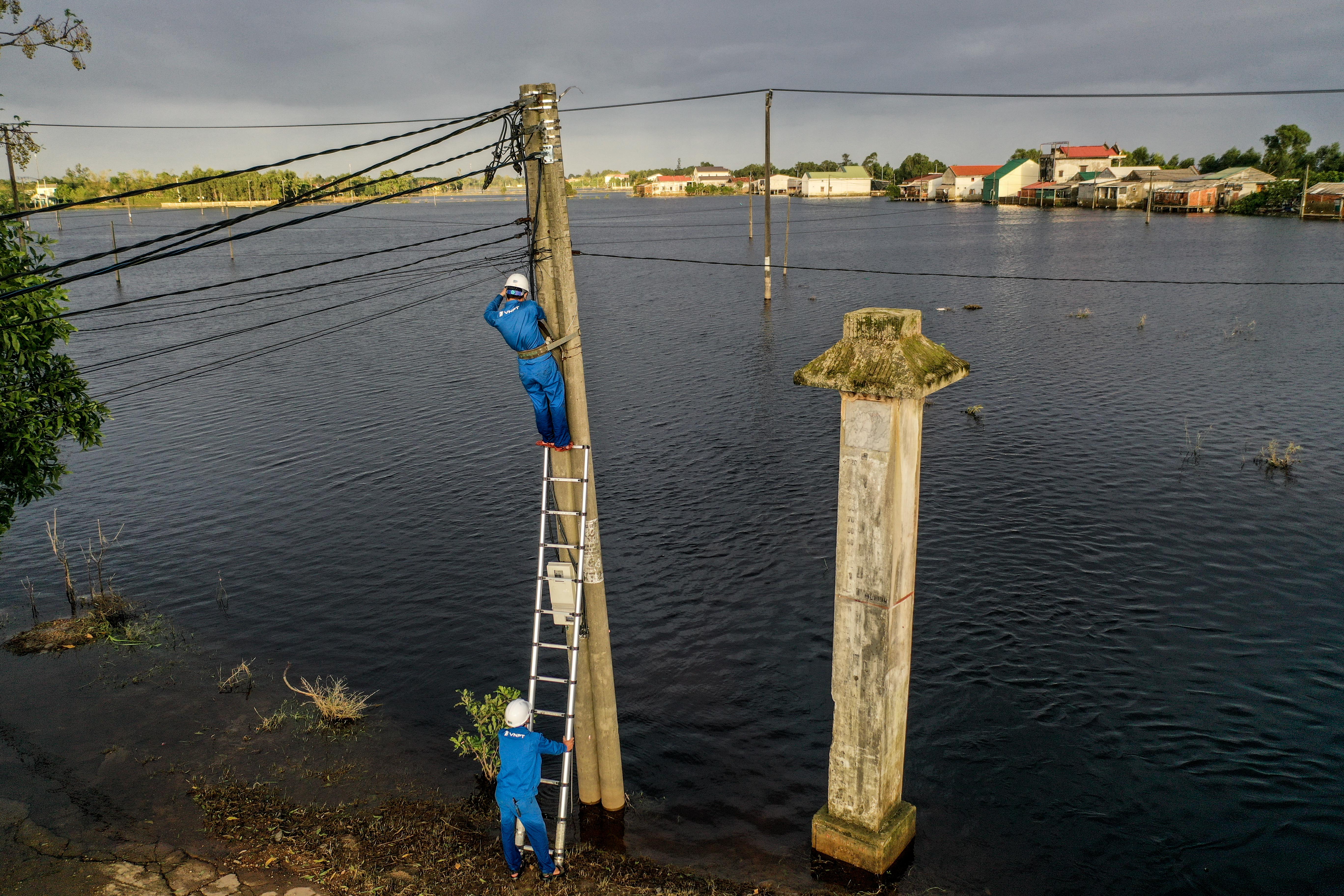 Các nhà mạng triển khai dịch vụ roaming miễn phí tại 3 tỉnh Quảng Nam, Quảng Ngãi và Bình Định